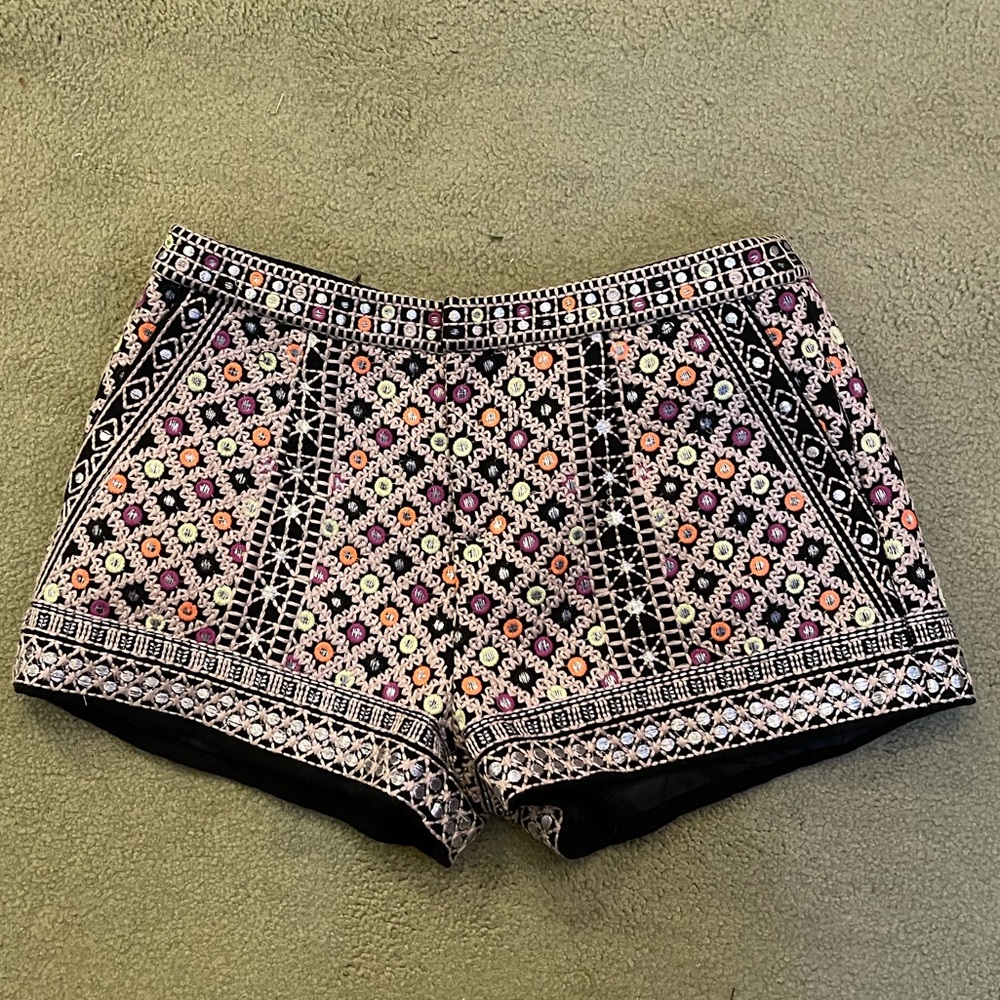 Embroidered Black shorts Sz M